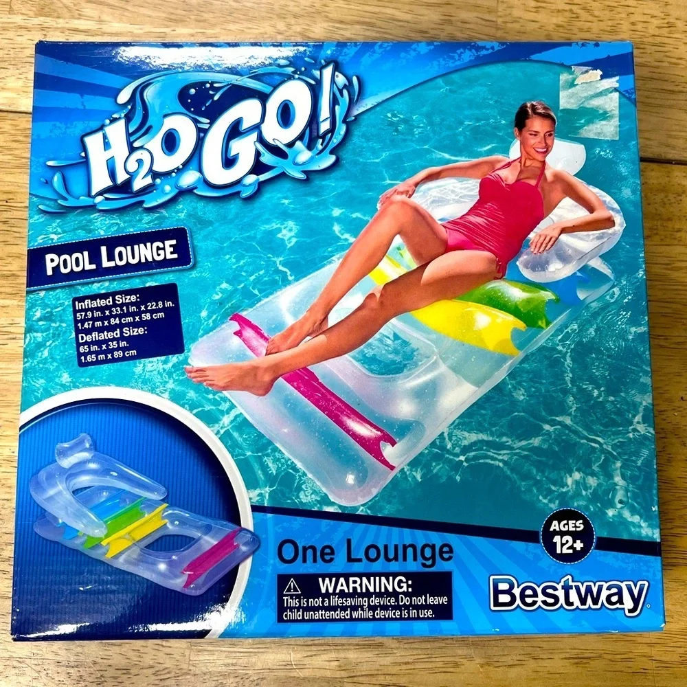 Large Pool Lounge - Picture 2 of 5